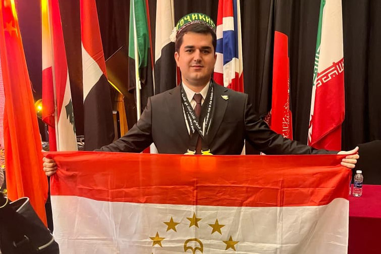 Ҷарроҳи тоҷик дар намоишгоҳи байналмилалии ихтироот дар Кувайт медали тилло гирифт